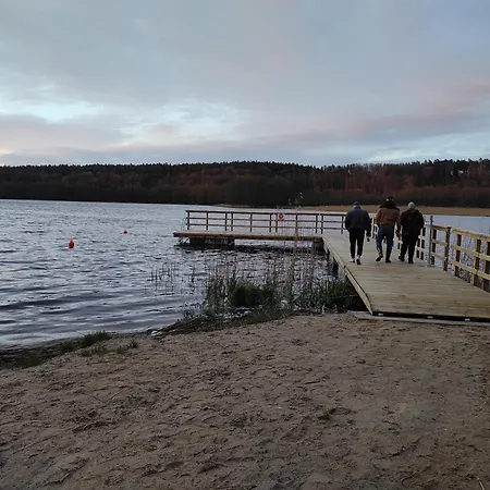 Dom wakacyjny Klimatyczny W Lesie Przy Jeziorze