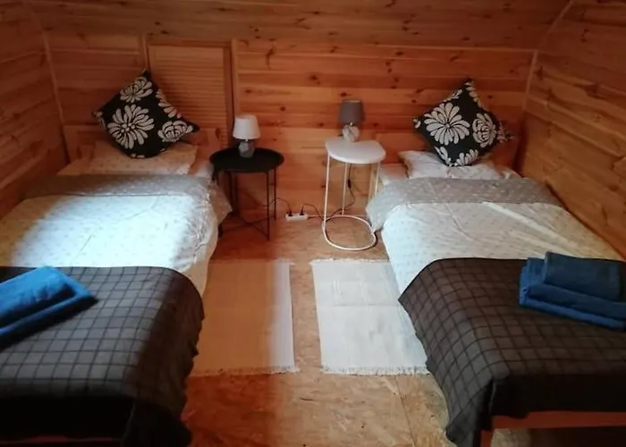 Klimatyczny W Lesie Przy Jeziorze Hébergement de vacances *