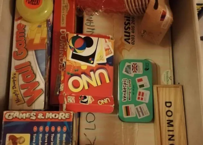 Klimatyczny W Lesie Przy Jeziorze