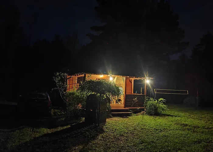 Hébergement de vacances Klimatyczny W Lesie Przy Jeziorze *